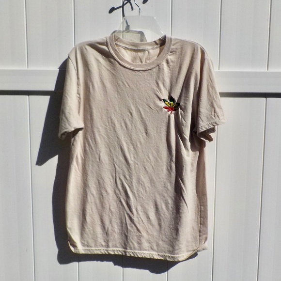 East/West Men's Tan T-Shirt with embroidered Marijuana Leaf - Picture 1 of 4